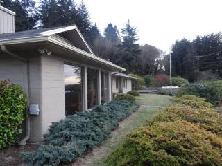 Dunes Coastal Getaway - North Bend - 9