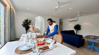 Kairos Iris & Theos - 9