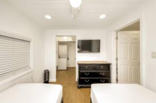 Tucked Away - Intercostal 1 block - Palm Wave Says - West Palm Beach - 1