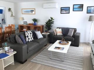 Discover Warilla - Bright and Airy Townhouse near the Beach and Lake - Lake Illawarra - 9