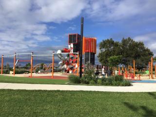 Discover Warilla - Bright and Airy Townhouse near the Beach and Lake - Lake Illawarra - 2