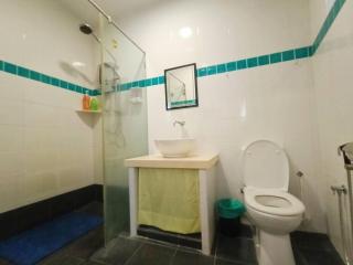 Cheerful 6BR Town House @ Geortown for 5-14pax by Cohans - 2