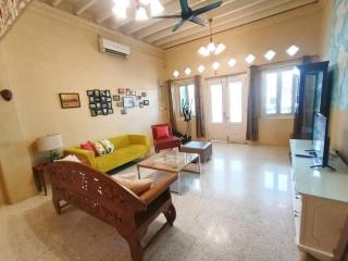 Cheerful 6BR Town House @ Geortown for 5-14pax by Cohans - George Town - 6