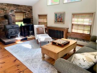 INCREDIBLE Northern Westchester Historic Hideaway - South Salem - 6