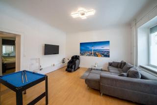 Massagesessel, King-Sized Bed, Billardtisch, 2 Couches - Berlino - 9
