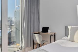 Tasteful Apartment with FREE GARAGE and Balcony by Noclegi Renters - Breslavia - 8