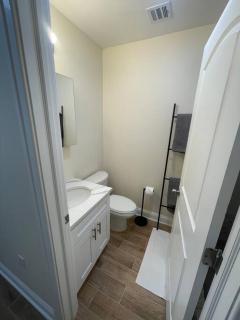 Modern Queen - Belleville - 7