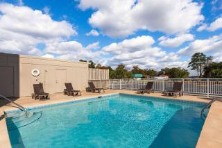 Super 8 by Wyndham Myrtle Beach/Market Common Area - Myrtle Beach - 7