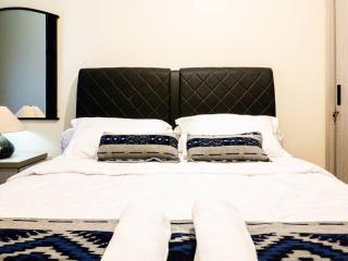 Homey 2 Bedroom Space – only 7 Min Walk to LRT - 7