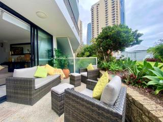 Oceanfront Family Apartment Pool & BBQ - 8