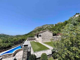 Blake's Villa - Budua - 0