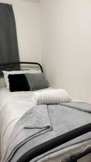 Cozy 3 bedroom House - 4