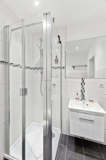 Salí Homes - HZ42 Charming Studio Apartment in Heart of Bayreuth with Balcony - 1