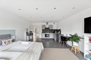 Salí Homes - HZ42 Charming Studio Apartment in Heart of Bayreuth with Balcony - 8