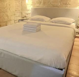 Ideally located and atypical apartment in Paris - 2