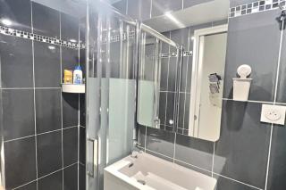 Ideally located and atypical apartment in Paris - 1