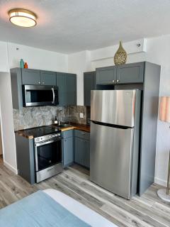 Directly on the Beach with Pool & Ocean View - Miami Beach - 1