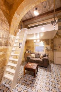 Historic Hideaways - 900 Year Old Converted Studios - 9