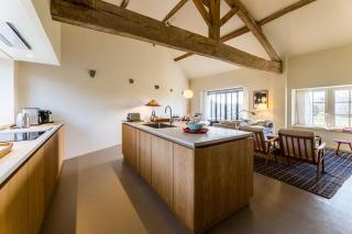 RETREAT KEYWEEK House with Character Pool Fireplace and Garden - 3