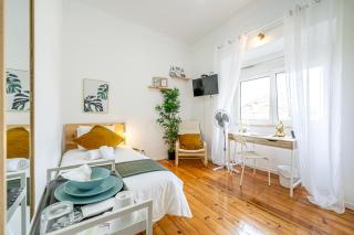 April Square Guesthouse by Lisbon with Sintra - shared bathrooms - 1