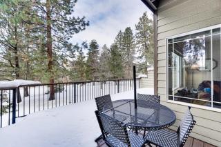 Klamath Falls Townhome with Deck and Resort Amenities! - 9