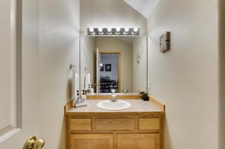 Klamath Falls Townhome with Deck and Resort Amenities! - 2