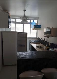 Apto com Ar condicionado e wifi a 50m da praia pitangueiras e prox a shopping e com direito a guarda sol e cadeira de praia - Guarujá - 1