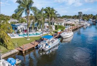 Seahorse Waterfront Pool Home Close to Everything - Dania Beach - 9