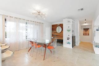 Seahorse Waterfront Pool Home Close to Everything - Dania Beach - 2
