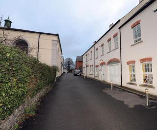 Royal Hillsborough Village Luxury Townhouse - 9