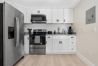 Tropical Pool Loft with SMART TVS - Fort Lauderdale - 1