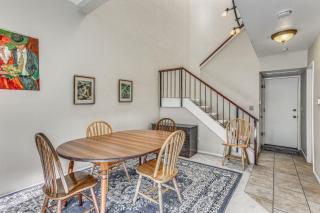 Spacious Downtown Fresno Townhome Walk to UCSF - 3