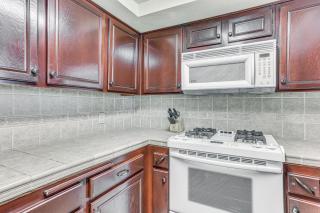 Spacious Downtown Fresno Townhome Walk to UCSF - 1