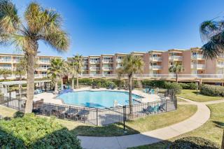 Galveston Vacation Rental - Walk to the Beach! - Galveston - 8
