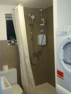 LOVELY 1 BED FLAT WITH GOOD TRANSPORT LINKS. - Morden - 3
