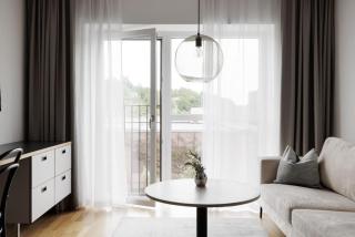 Sleek Urban Studio w. work place - 8