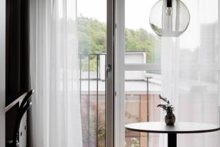 Cozy, Modern Studio w. Workspace - 2