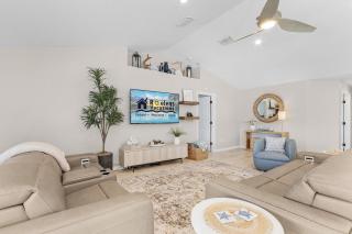 Southern Exposure, Saltwater Pool - Villa Solaris - Roelens Vacations - Cape Coral - 5