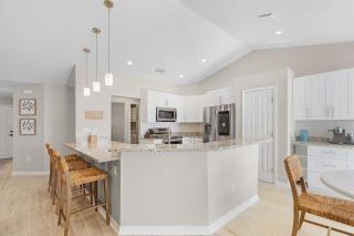 Southern Exposure, Saltwater Pool - Villa Solaris - Roelens Vacations - Cape Coral - 4