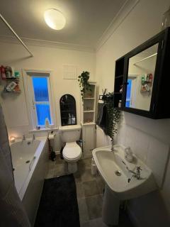 2 Bedroom Cosy Cottage - - 4