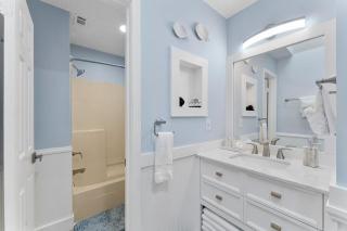 Book NOW! Walk to Beach - Large Private Yard - Fire Pit - Dog Friendly - Panama City Beach - 3