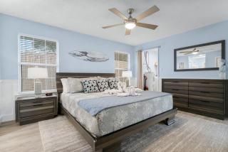 Summer Sale! Walk to Beach - Large Private Yard - Fire Pit - Dog Friendly - 6