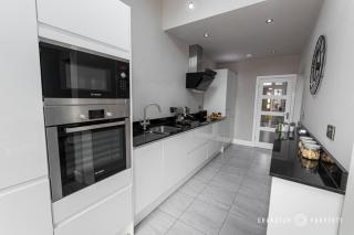 Sarnia Retreat by Grandeur Property - 6