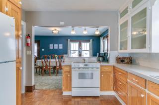 Quaint Howells Retreat - Steps from Main Street! - - 2