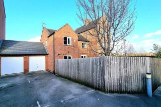 4-Bedroom House with Garden & Private Parking - Leicester - 6