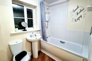 4-Bedroom House with Garden & Private Parking - Leicester - 7