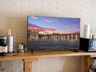 Stonegate Lodge Fire Pit 50in TV Salt Water Pool Fast Wi-Fi Room #301 - Eureka Springs - 2