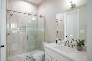 Elegant home in gated community - Houston - 7