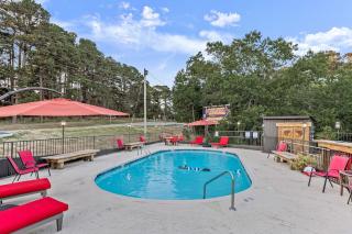 Stonegate Lodge King Bed Pool Fast WIFI 2 mi 2 DTWN Room #306 - Eureka Springs - 1