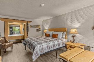 Stonegate Lodge King Bed Fast WiFi 40in TV Salt Water Pool Room #309 - Eureka Springs - 6